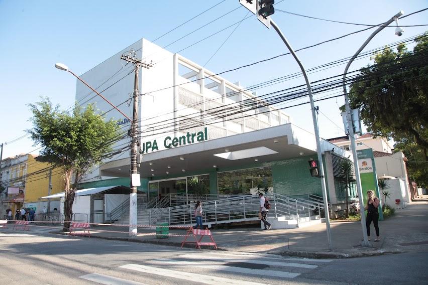 Câmara de Santos aprova projeto que obriga divulgação de plantões médicos em painéis digitais