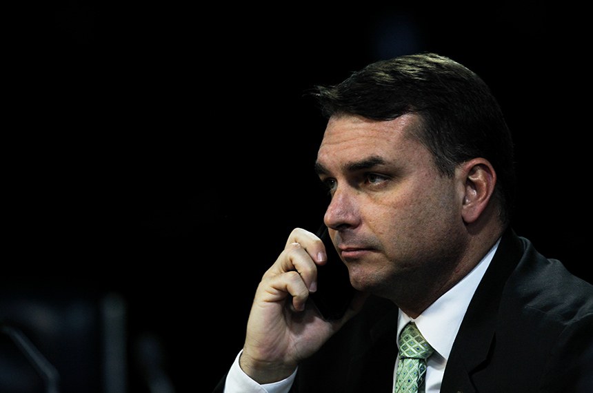 Áudio envolvendo Flávio Bolsonaro é uma verdadeira ‘bomba’ e gera desgaste bolsonarista