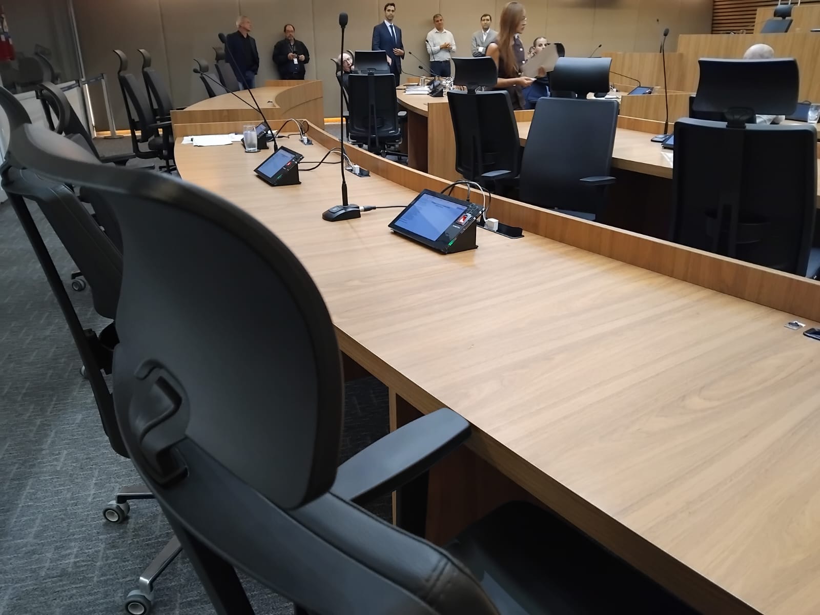 Esvaziamento de sessões mostram o culto de alguns vereadores de Santos (SP) ao personagem