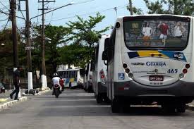 Guarujá: ônibus sujos irritam usuários e geram manifestação na Câmara