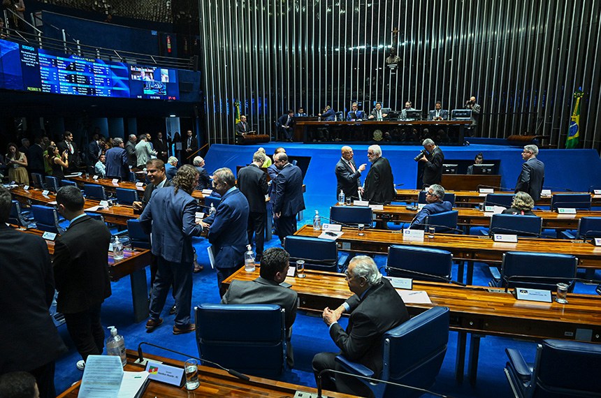 Alcolumbre adia votação do fim da escala 6 X 1 tirando o trabalhador da agenda do Senado
