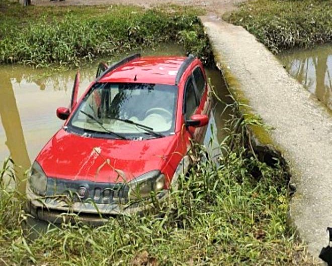 Guarujá fica isenta de indenizar motorista por cair com carro em córrego