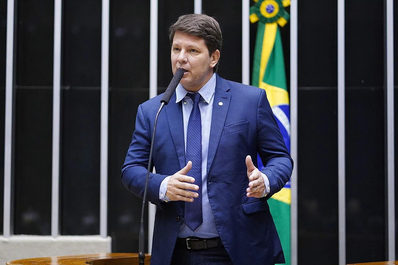 Dark Horse: Frias declarou missões oficiais sem registros durante gravações do filme