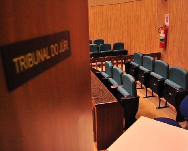 Júri absolve homem por matar outro em situação imaginária de legítima defesa