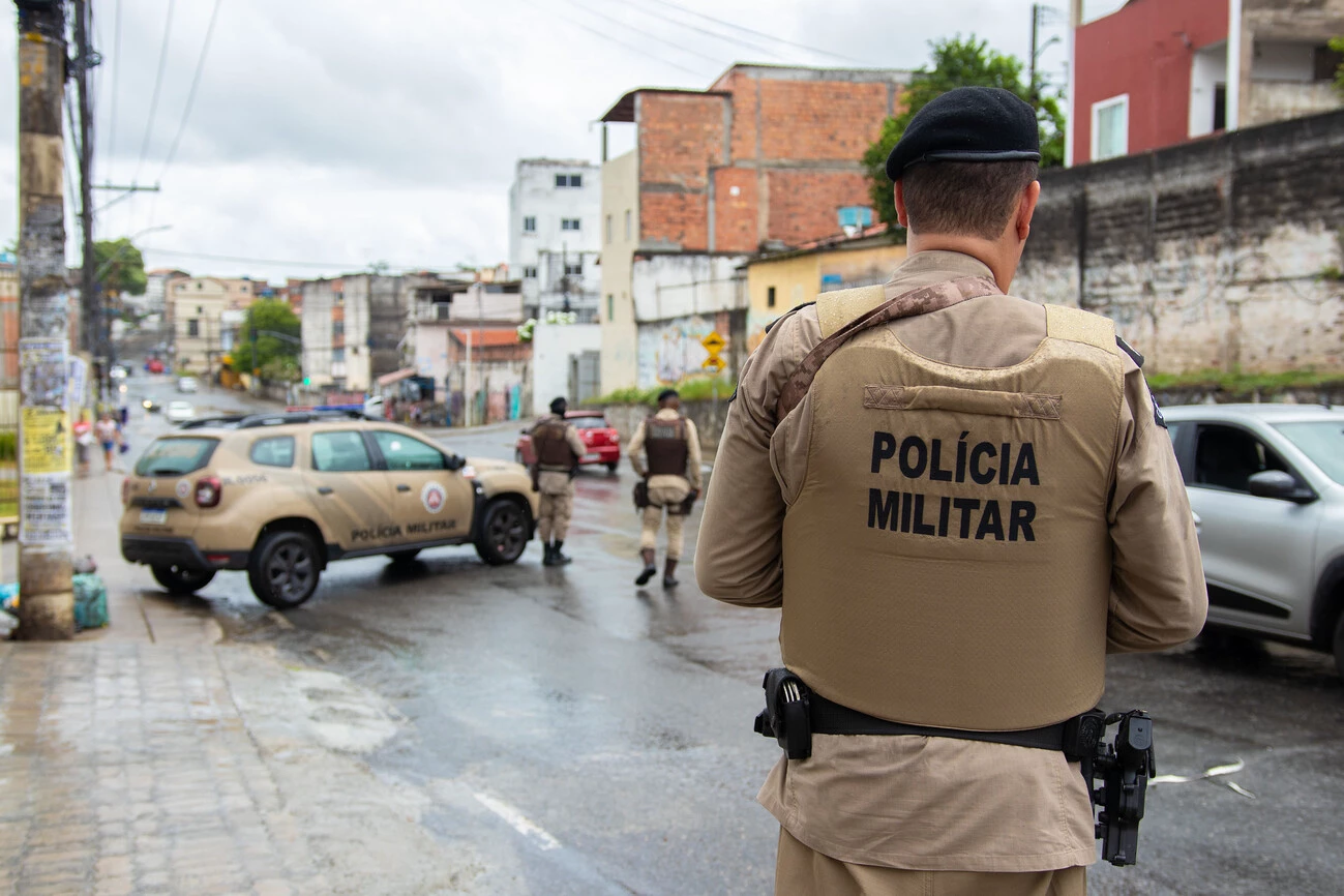 As duas faces das mortes violentas no Brasil: feminicídios e ações policiais