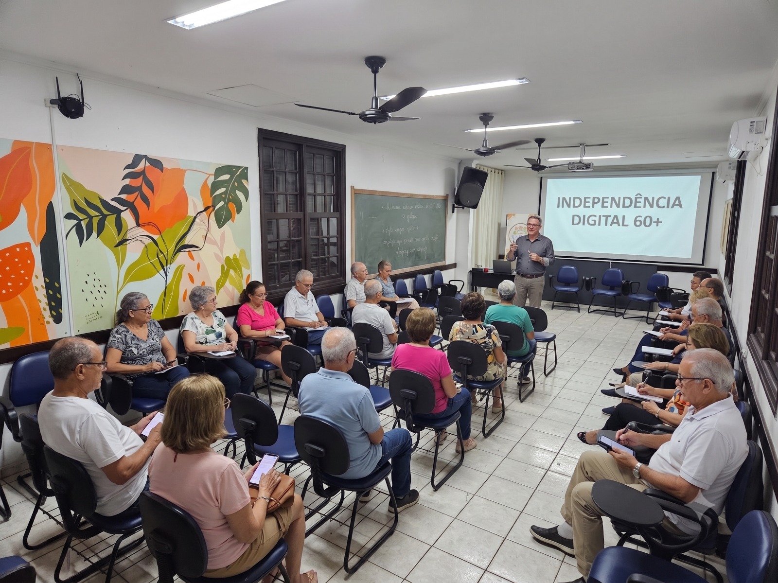 O resgate da autonomia: como a inclusão digital rompe a dependência das pessoas idosas
