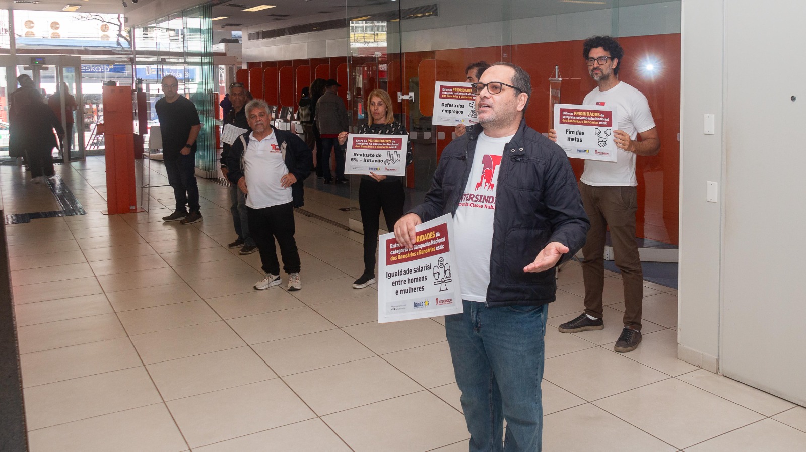 Bancários da Baixada Santista fazem paralisação nesta quinta-feira (20) em meio a impasse na campanha salarial