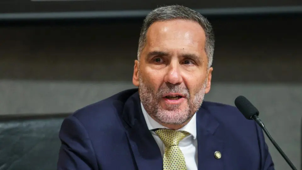 Entre o "celular do ladrão" e a aliança guardada: ex-secretário nacional de Segurança Pública aponta que o medo da violência nivela o Brasil
