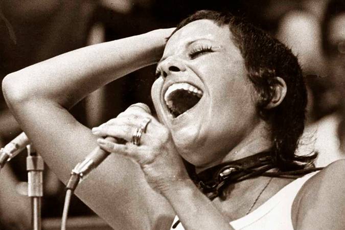 O Bêbado e a Equilibrista – Elis Regina canta do Brasil da Ditadura por João Bosco e Aldir Blanc