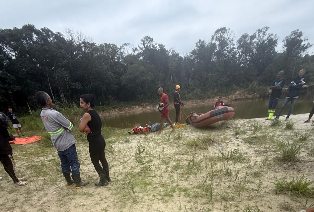 Menino de 13 anos morre afogado em cava em São Vicente