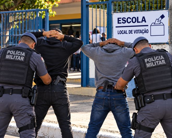 Sargento aposentado e CAC são detidos armados em local de votação em Guarujá (SP)