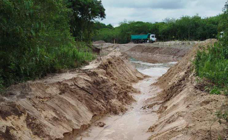 Flagrantes de extração ilegal de areia em São Vicente e Praia Grande já viraram rotina