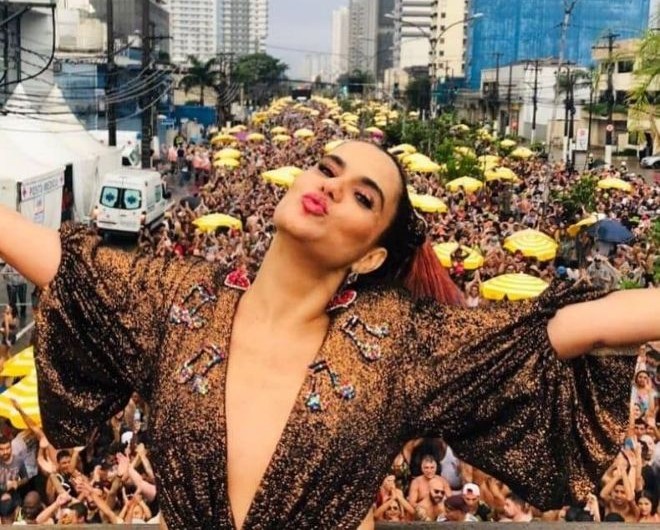 Facebook é condenado a indenizar cantora