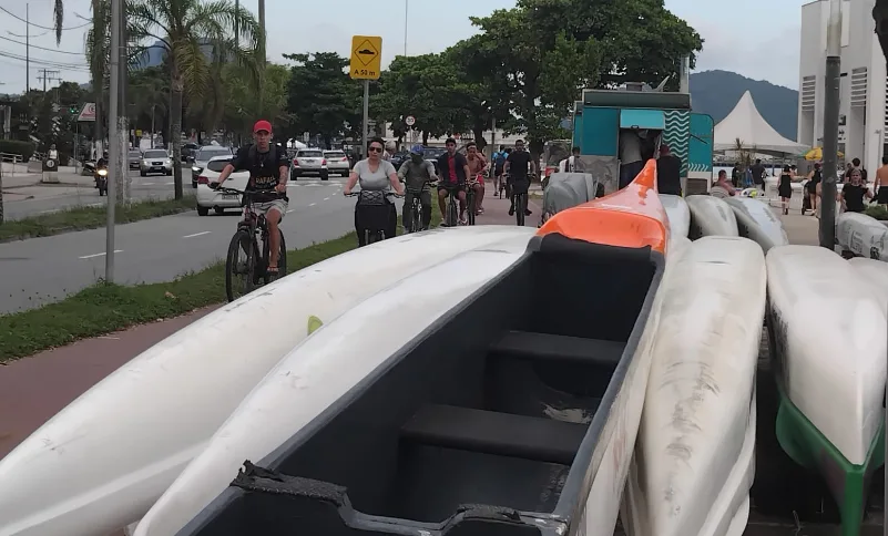 Capitania dos Portos deve investigar atividades de canoas havaianas em Santos (SP)