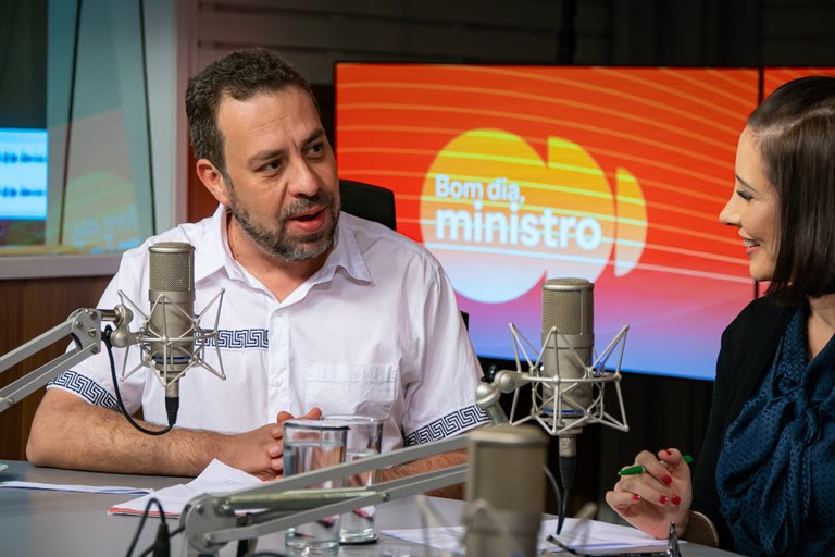Boulos reafirma compromisso com regulação de aplicativos de entrega