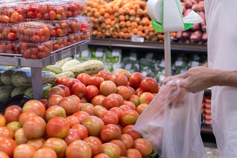 Cesta básica fica mais barata em todas as capitais no segundo semestre de 2025