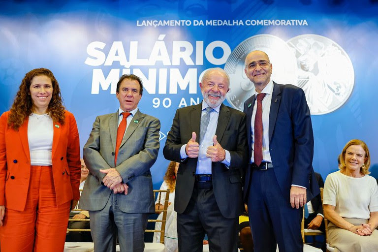 “Temos a obrigação de brigar para que ele melhore”, diz Lula, sobre o salário mínimo