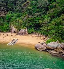 Forças Armadas notificam embarcações e fecham a praia