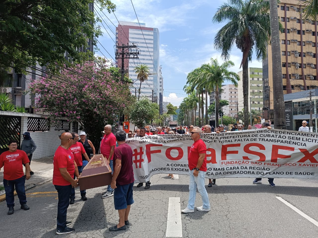 Trabalhadores da Usiminas protestam contra mudança no plano de saúde