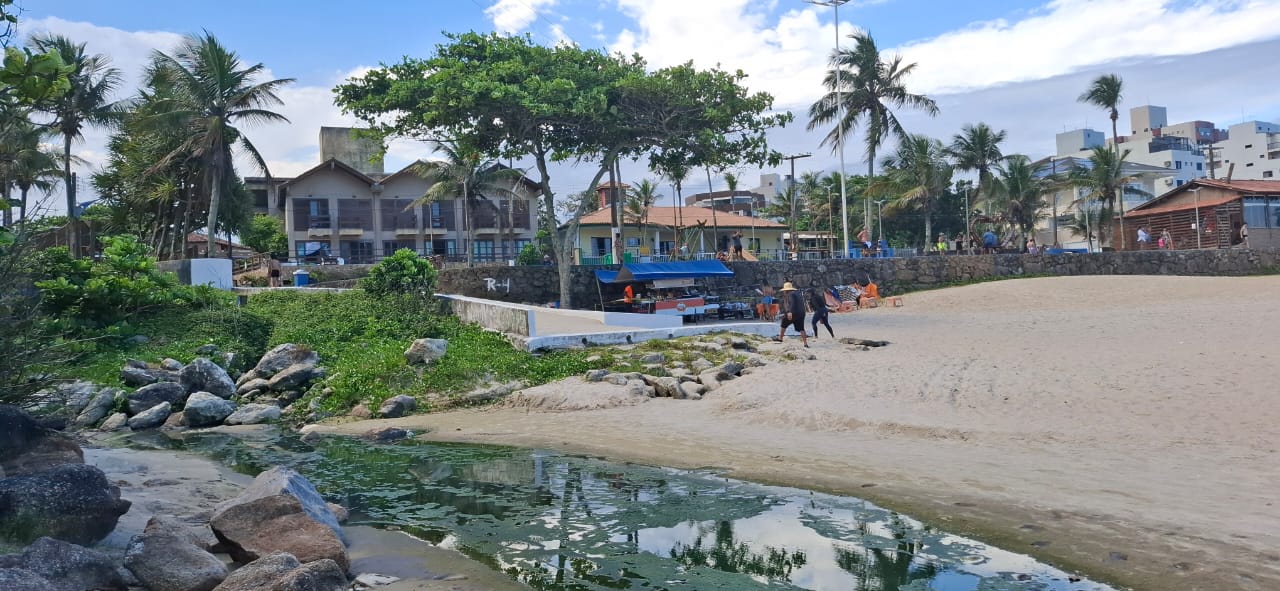 Guarujá: Ministério Público abre inquérito para apurar suposto despejo de esgoto em praia Bandeira Azul