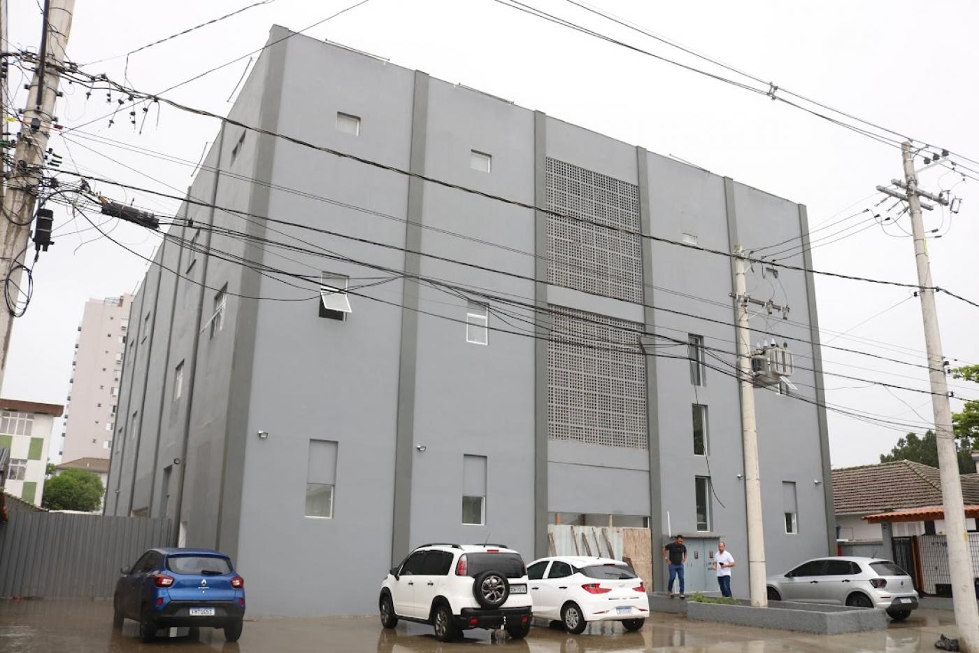 Corte de verba da Polícia Científica deixa corpos sem refrigeração no IML de Santos (SP)