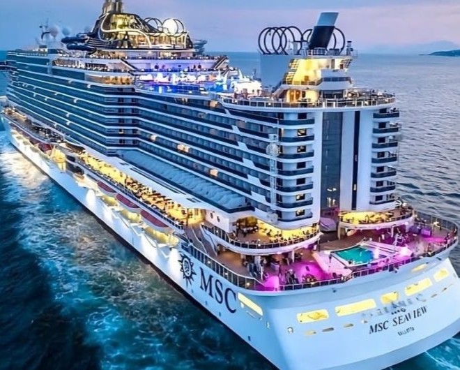Casal tem cabine de navio invadida por homem nu