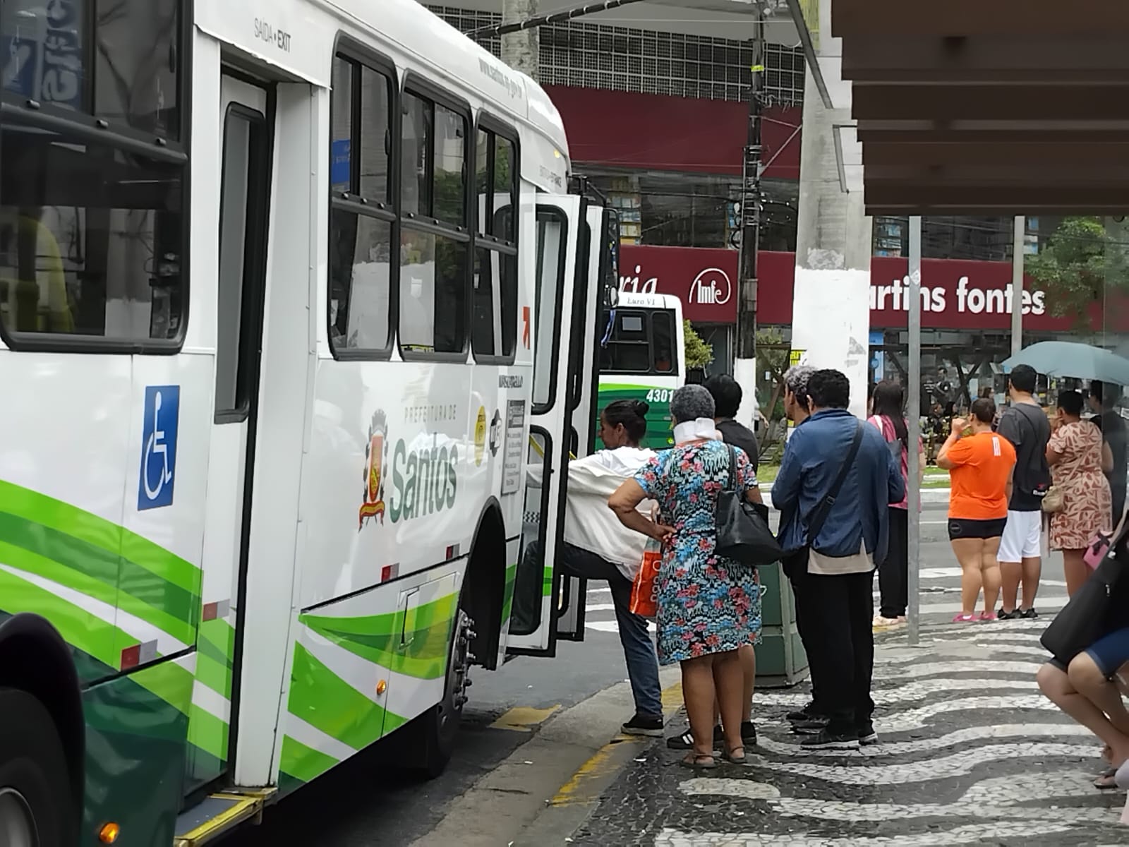 Santos (SP): campanha em ônibus gera polêmica e Prefeitura reconhece erro