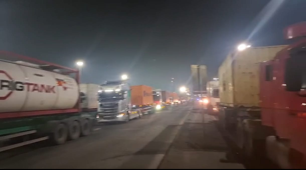 Problemas nos equipamentos geram fila em terminal do Porto de Santos