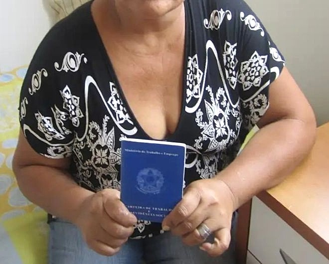 Doméstica será indenizada por dano moral por 64 horas semanais