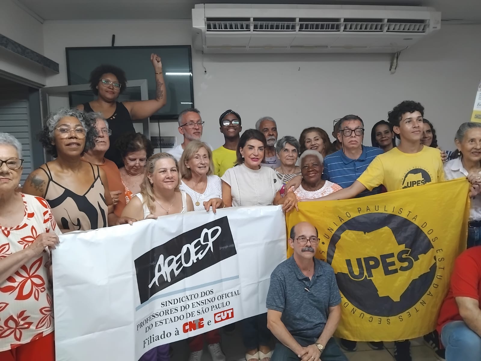 Professores do Estado prometem cruzar os braços dia 9 e 10