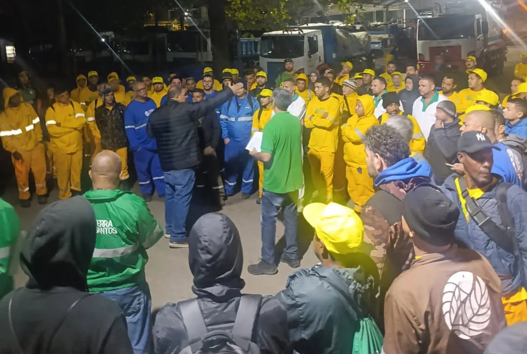 Trabalhadores ameaçam parar os serviços de limpeza urbana na Baixada Santista