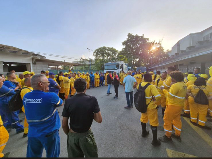 Greve da limpeza urbana paralisa serviços em seis cidades da Baixada Santista