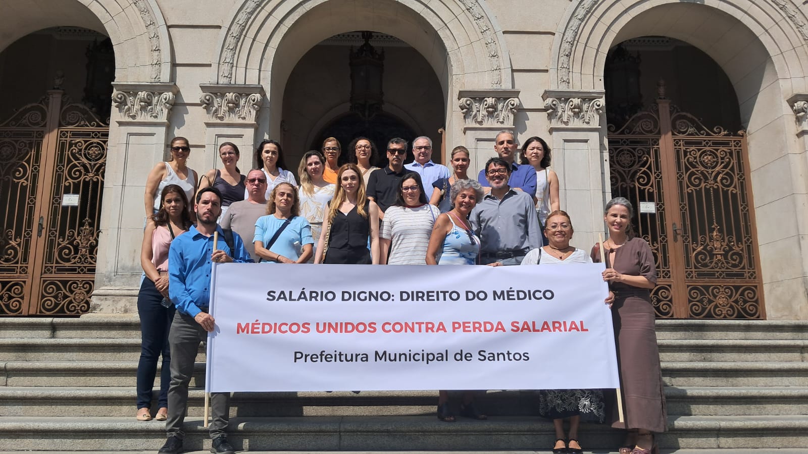 Justiça suspende gratificação e reduz salário de médicos e veterinários da Prefeitura de Santos