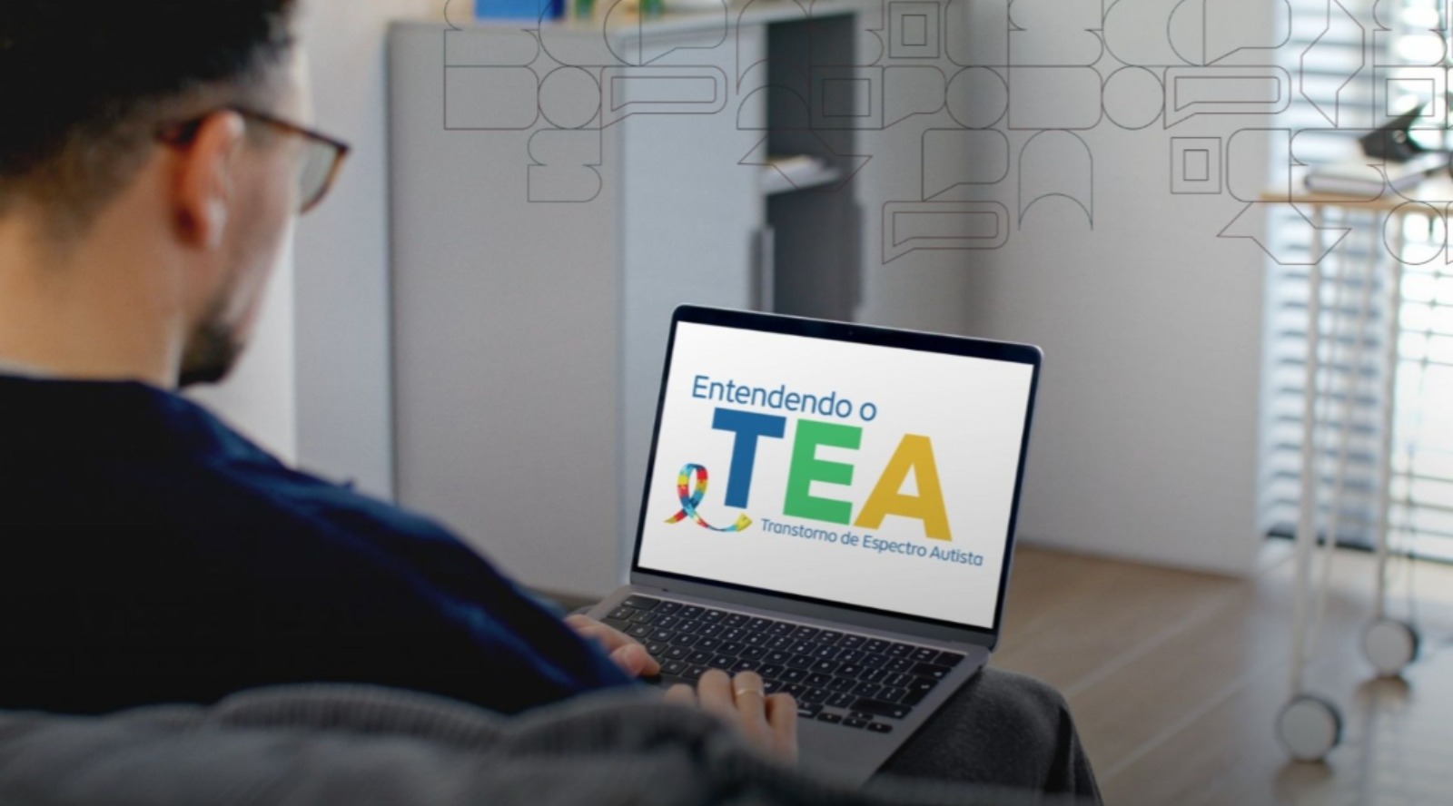 Família de jovem autista em Santos (SP) enfrenta vácuo institucional e desorientação pública